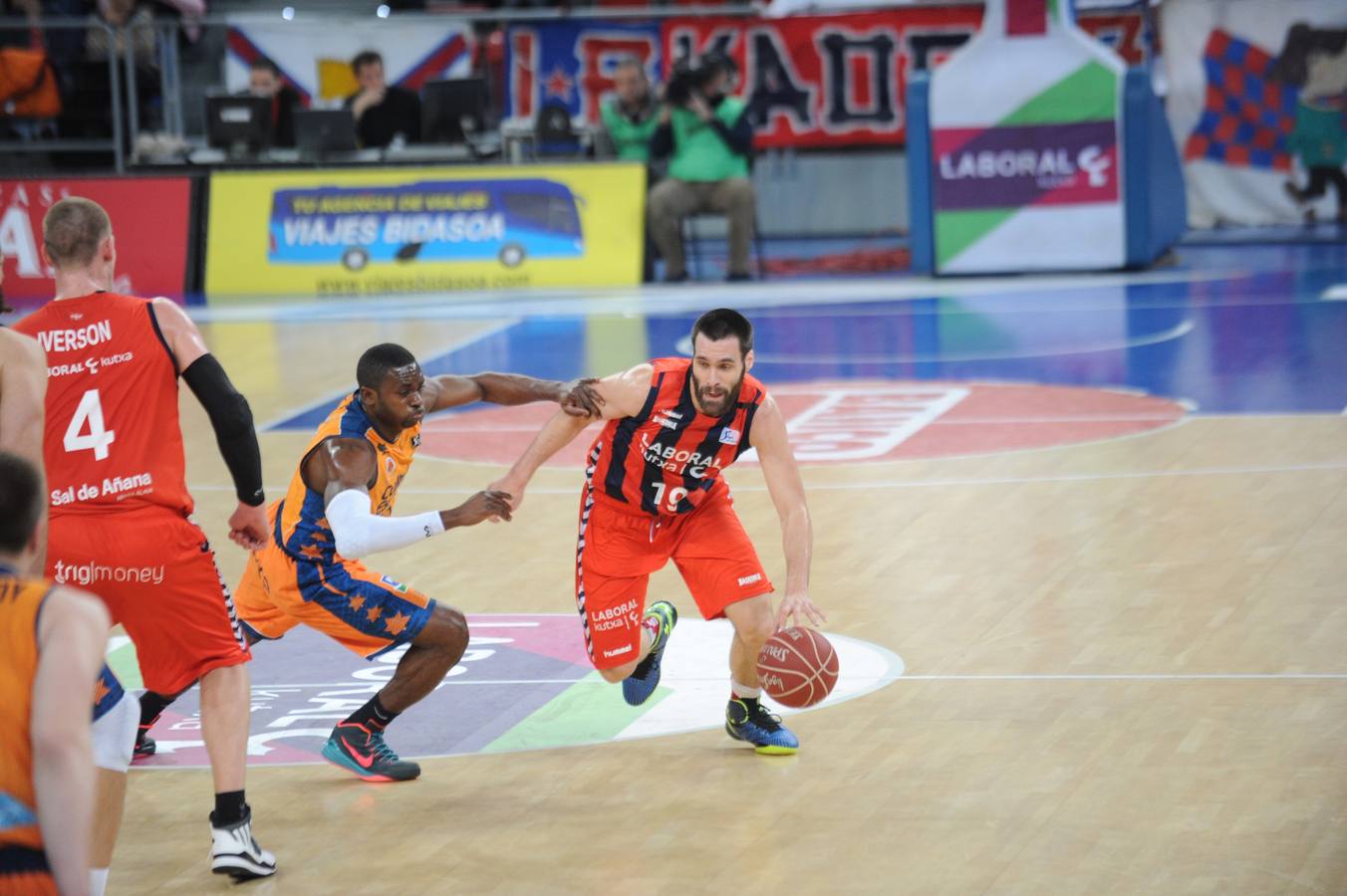 Las mejores imágenes del partido Laboral Kutxa-Valencia Basket