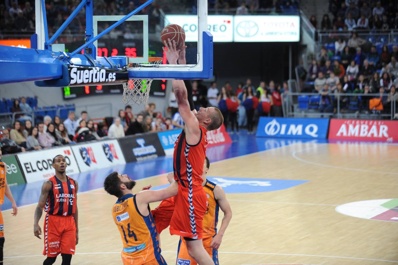 Las mejores imágenes del partido Laboral Kutxa-Valencia Basket