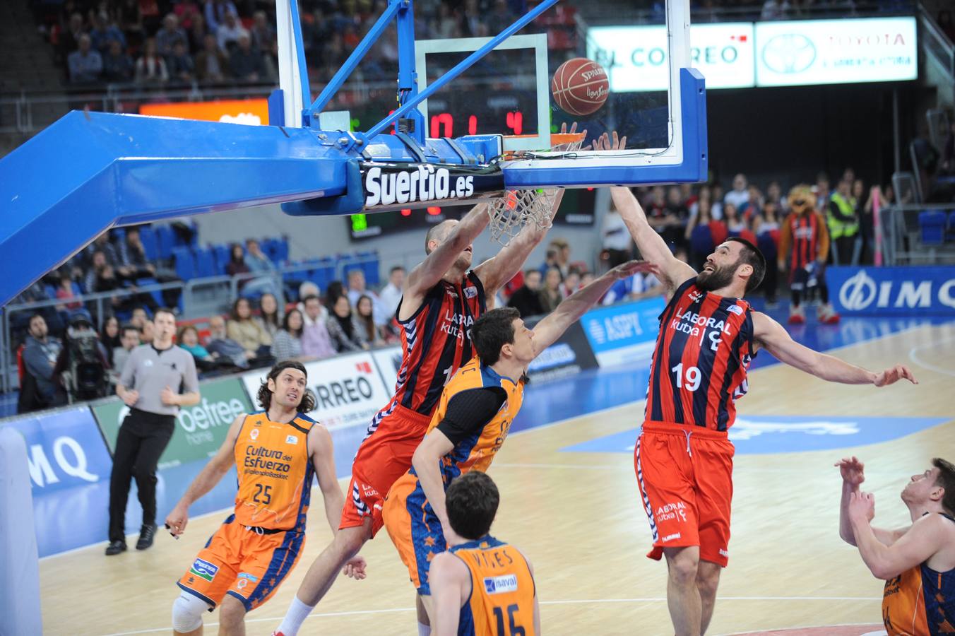 Las mejores imágenes del partido Laboral Kutxa-Valencia Basket