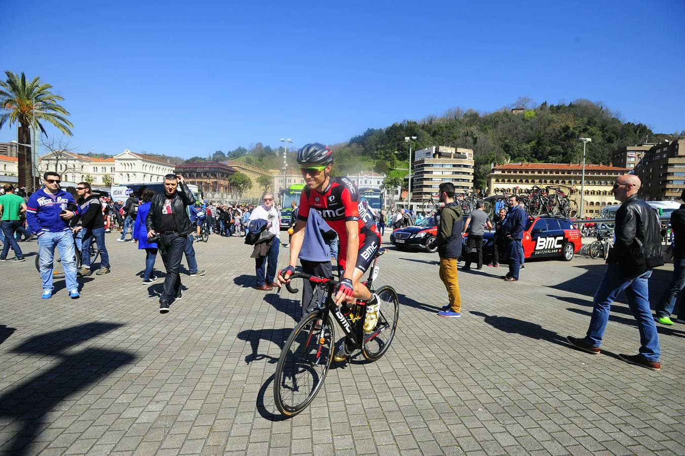 Un plante de cinco minutos para denunciar las caídas de ayer