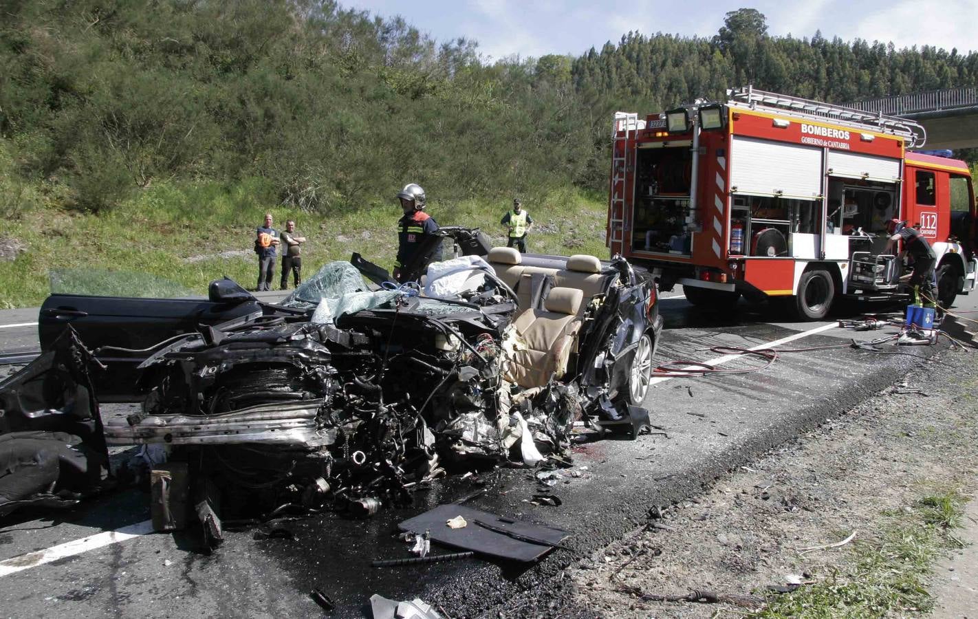 52 niños de una ikastola de Bilbao salen ilesos de un brutal accidente en Ampuero