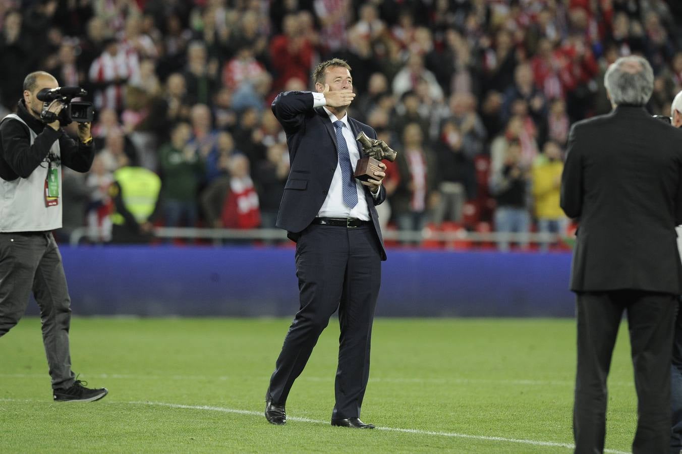 Le Tissier, durante el homenaje en el derbi