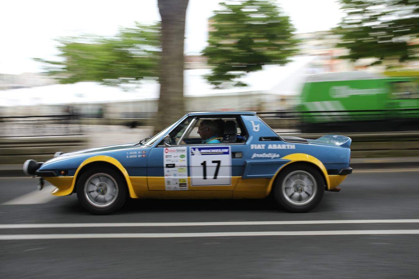 Cerca de 50 coches clásicos compiten en el Rallyestone