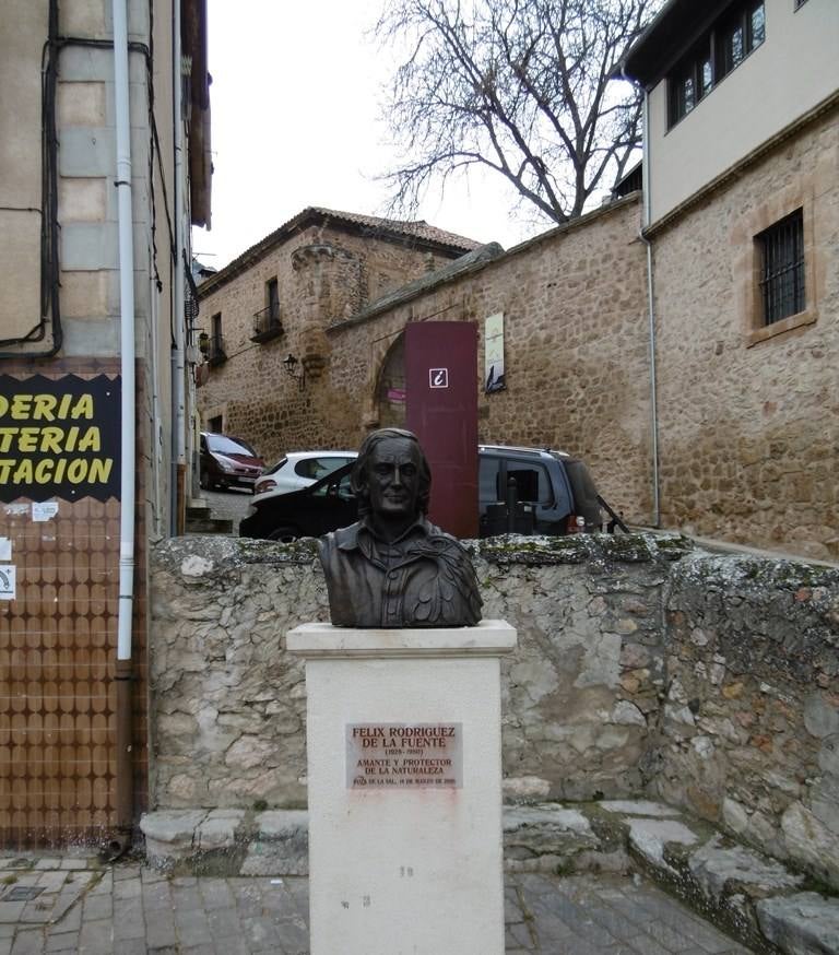 Busto de Félix Rodríguez.