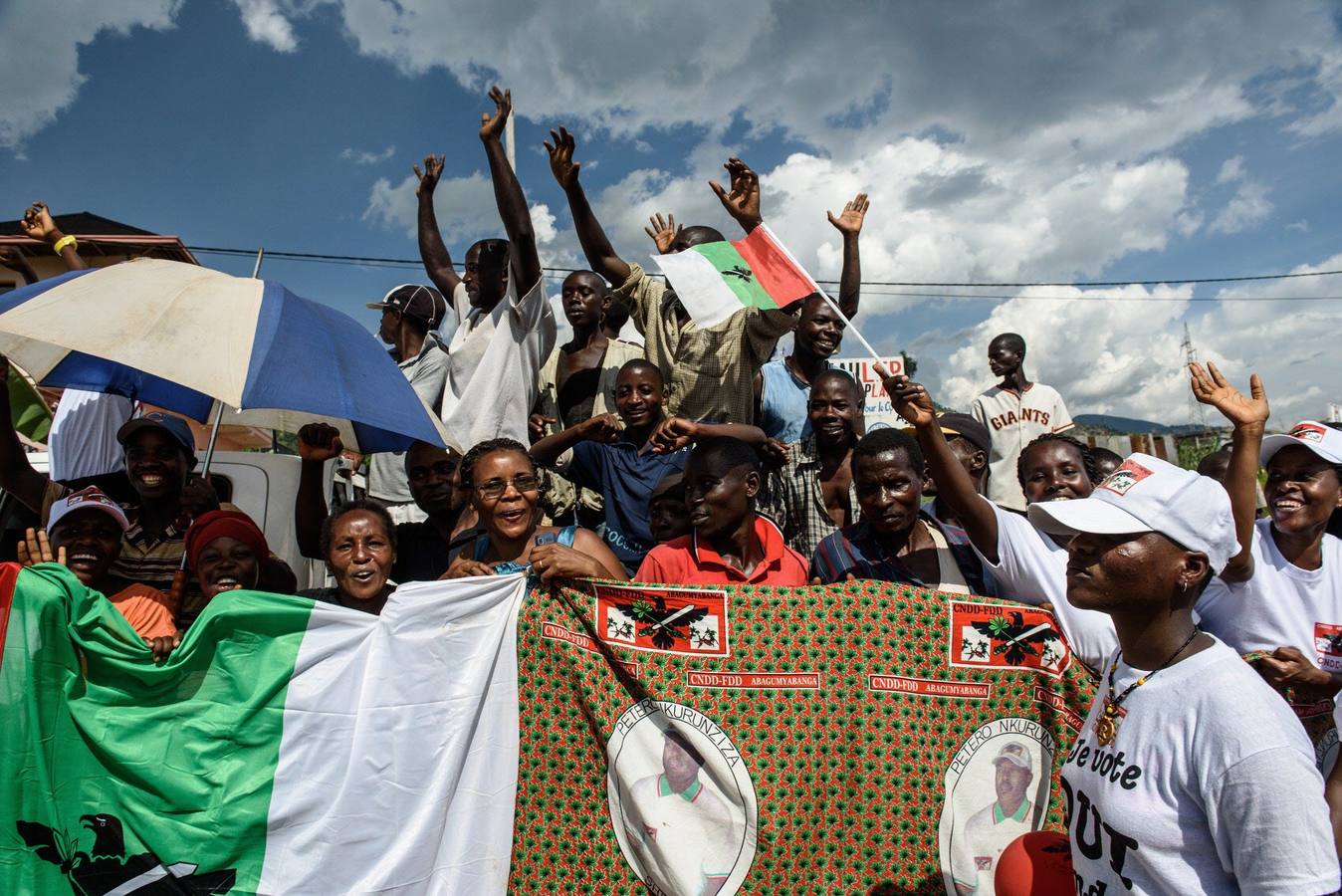 Colas interminables para recibir al presidente de Burundi