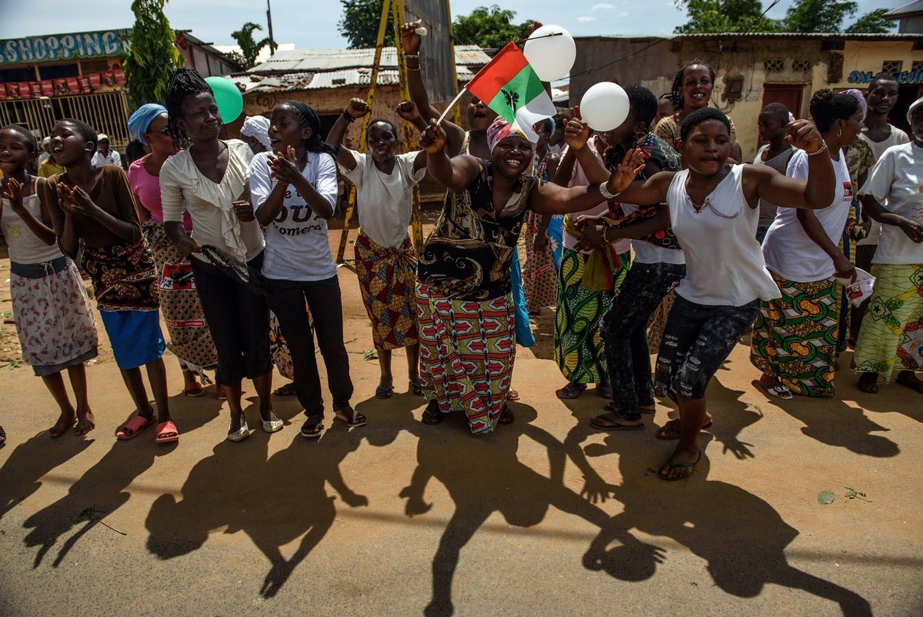 Colas interminables para recibir al presidente de Burundi