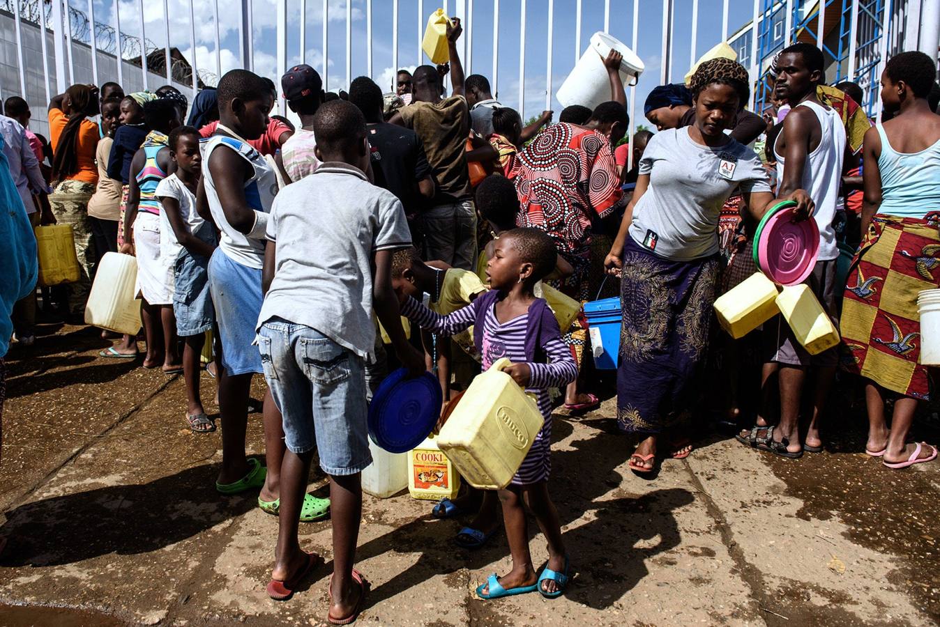 Colas interminables para recibir al presidente de Burundi