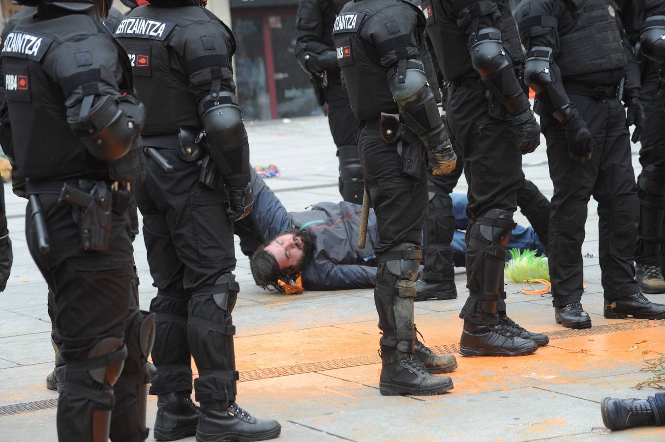 La Ertzaintza rompe por la fuerza el &#039;muro&#039; de Segi