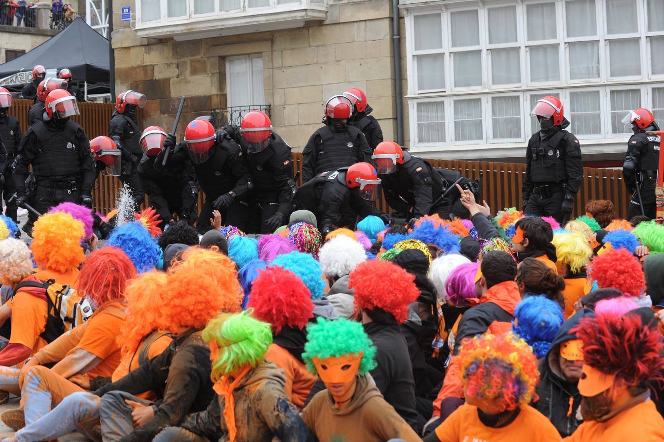 La Ertzaintza rompe por la fuerza el &#039;muro&#039; de Segi