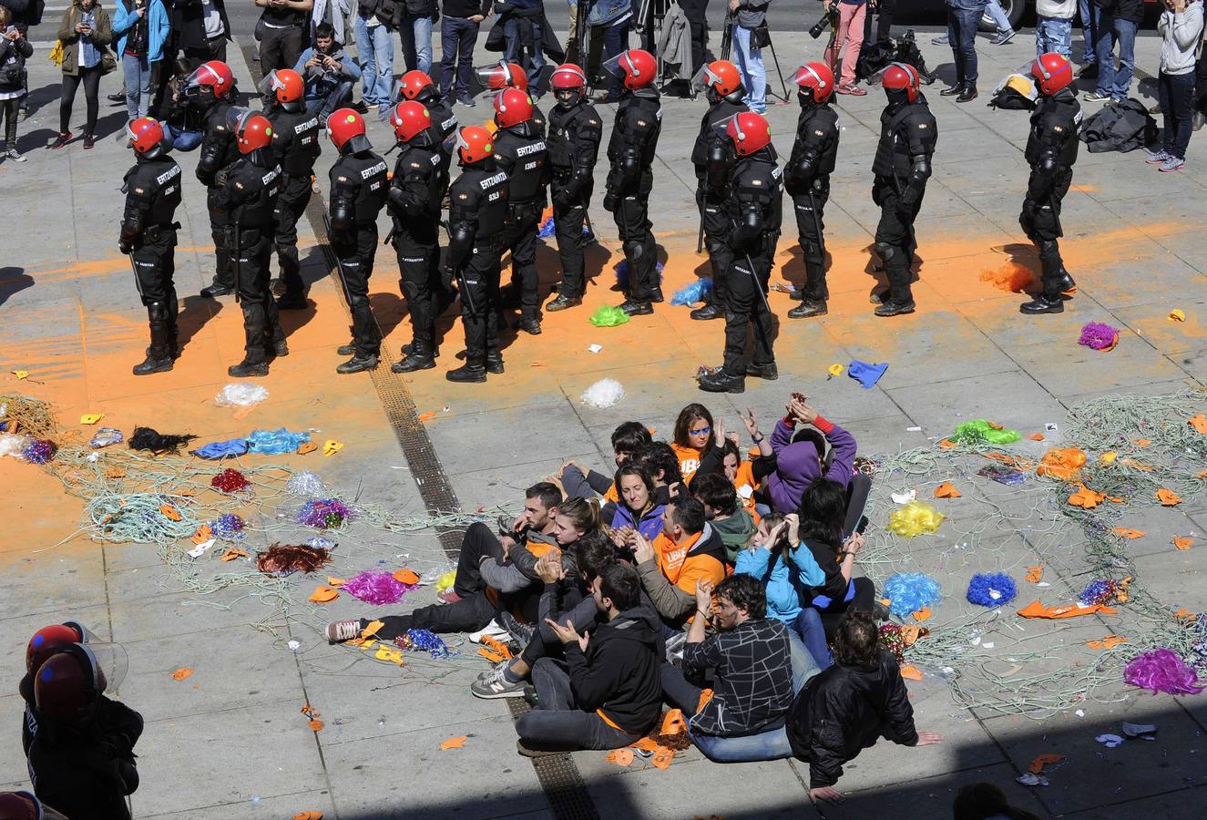 La Ertzaintza rompe por la fuerza el &#039;muro&#039; de Segi