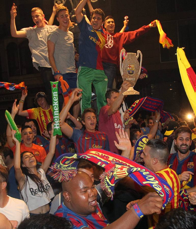 Canaletas vuelve a congregar al barcelonismo para celebrar la Champions