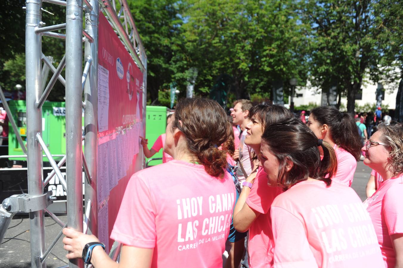 Una marea rosa inunda las calles de Vitoria para luchar contra el cáncer de mama