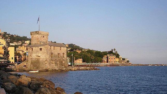 Castillo sobre el mar, en el Rapallo (Italia).