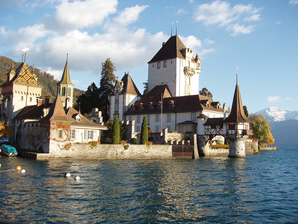 Castillo de Oberhofen, en el lago de Thun (Suiza)