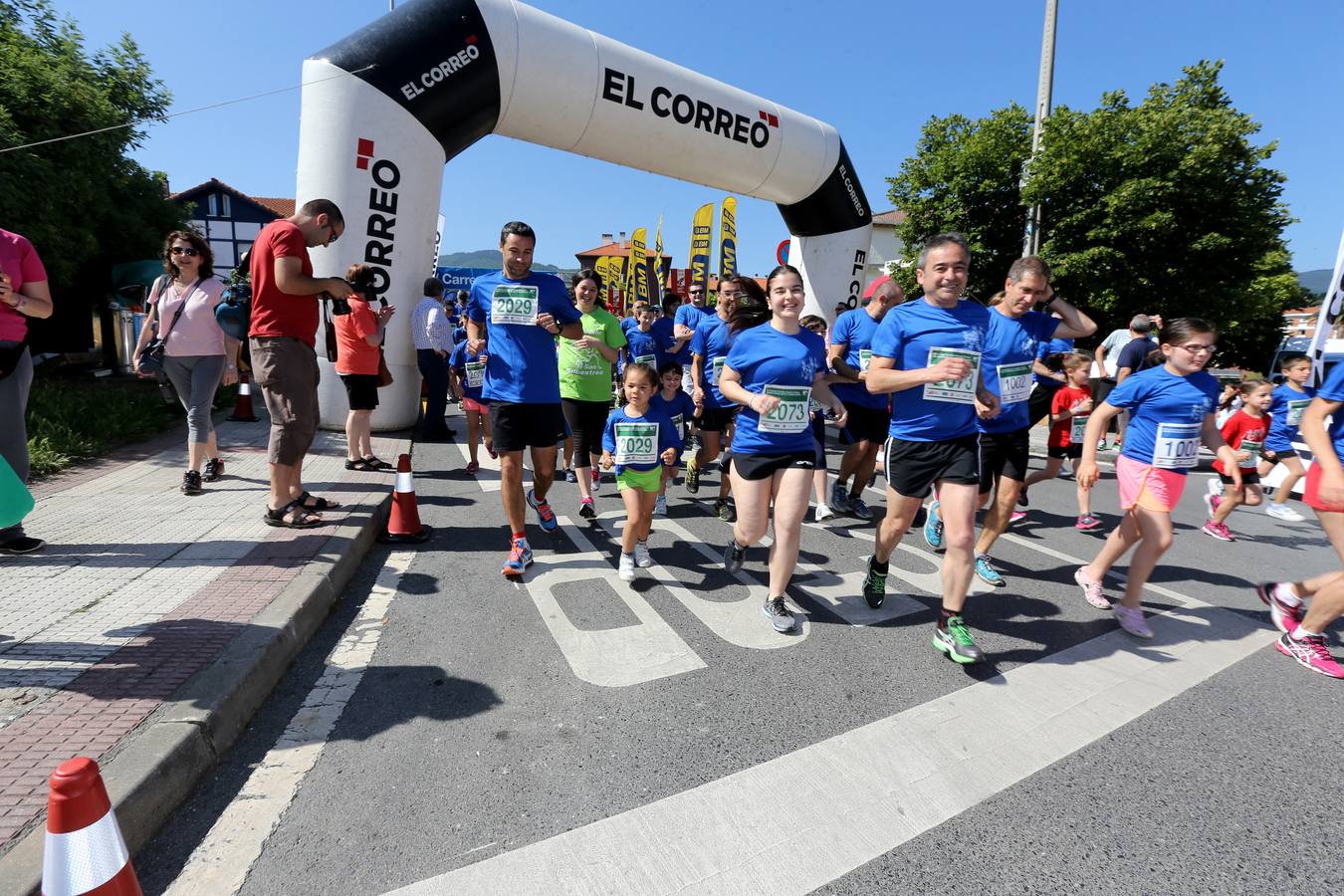 600 personas acuden a la Carrera Familiar de Abanto-Zierbena
