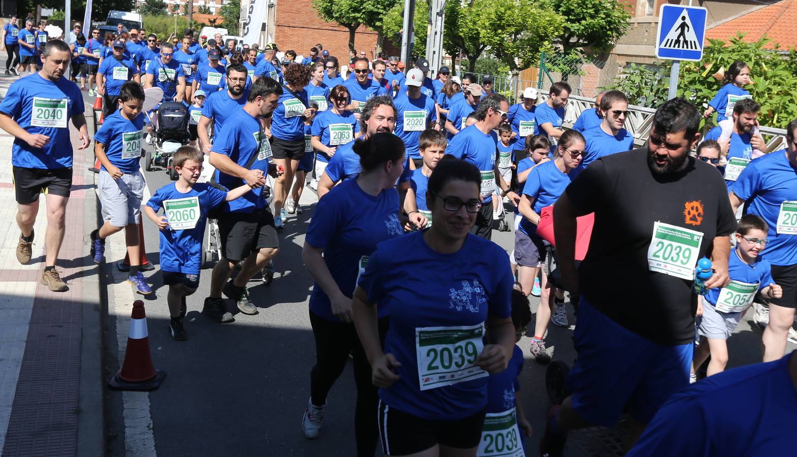 600 personas acuden a la Carrera Familiar de Abanto-Zierbena