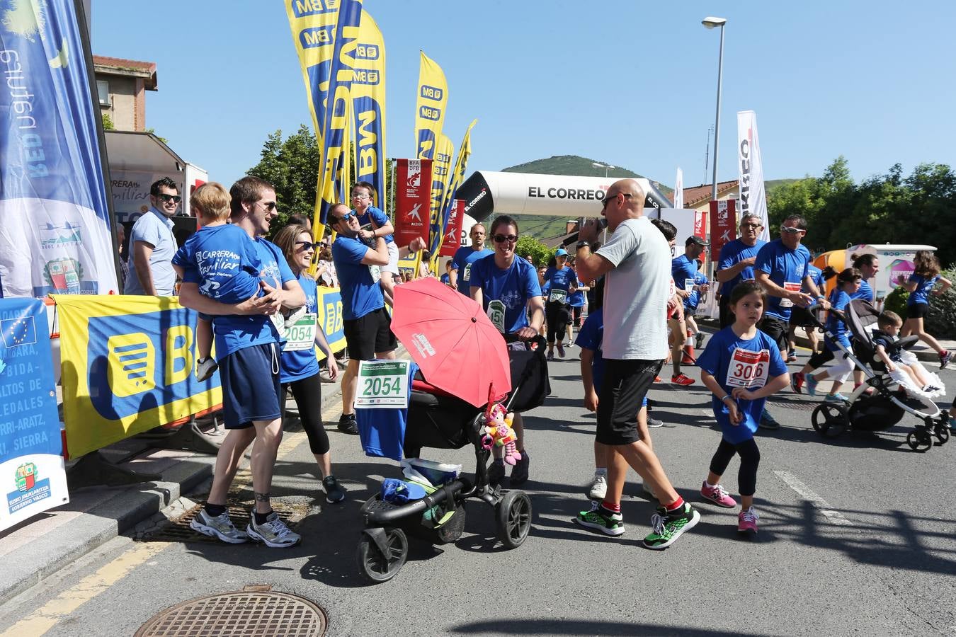 600 personas acuden a la Carrera Familiar de Abanto-Zierbena