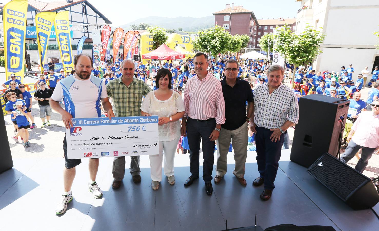 600 personas acuden a la Carrera Familiar de Abanto-Zierbena
