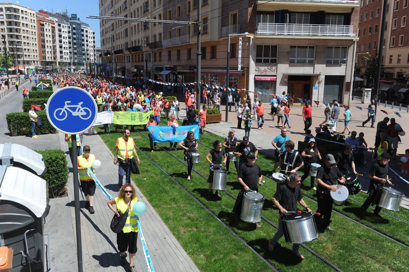 Miles de personas recorren Vitoria por el derecho a decidir