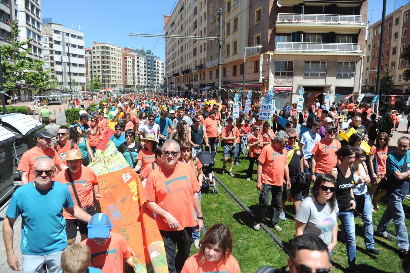 Miles de personas recorren Vitoria por el derecho a decidir