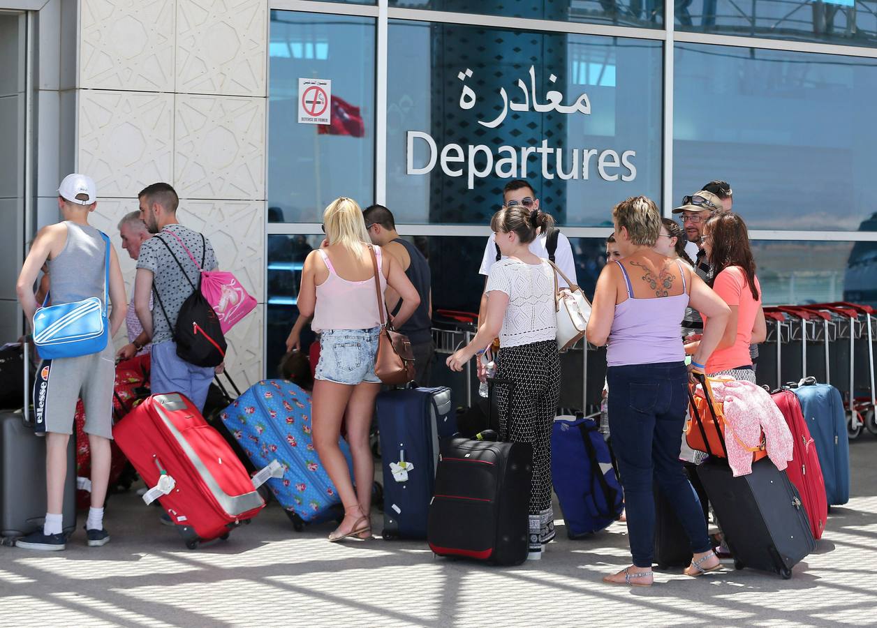 Los turistas salen en masa de Túnez