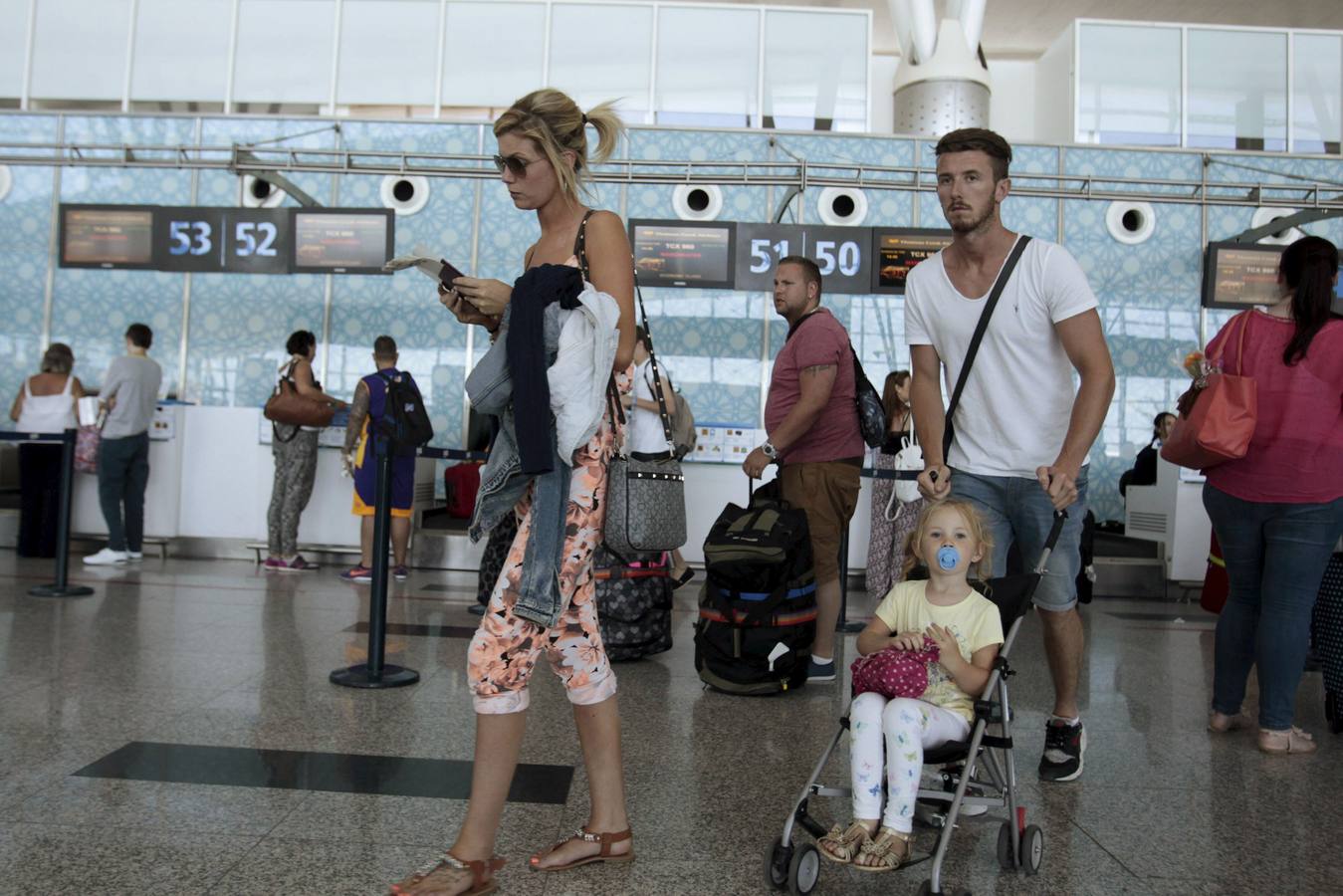 Los turistas salen en masa de Túnez