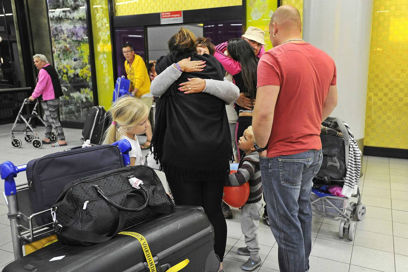 Los turistas salen en masa de Túnez