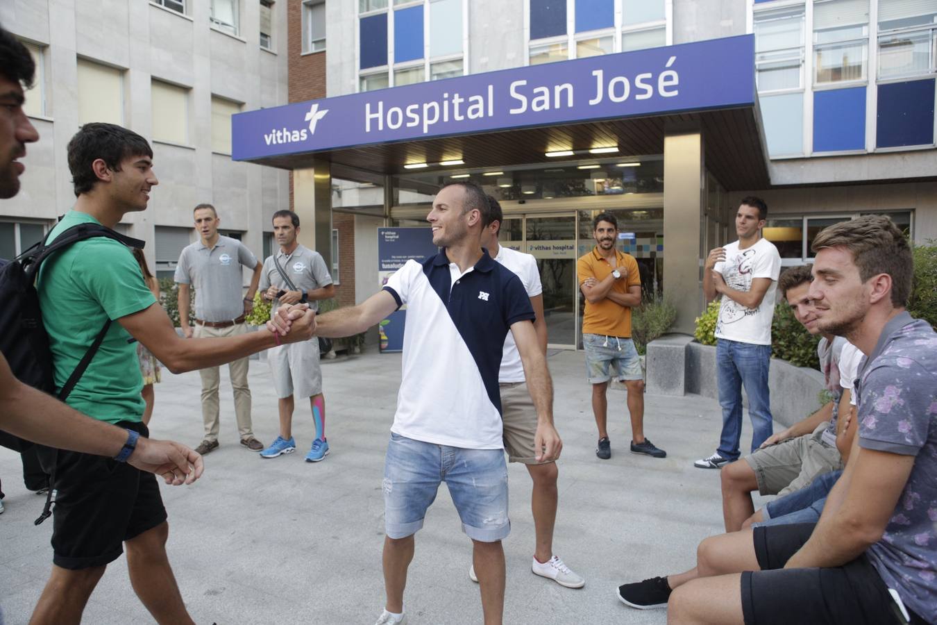 Los 20 de Bordalás posan antes del reconocimiento médico