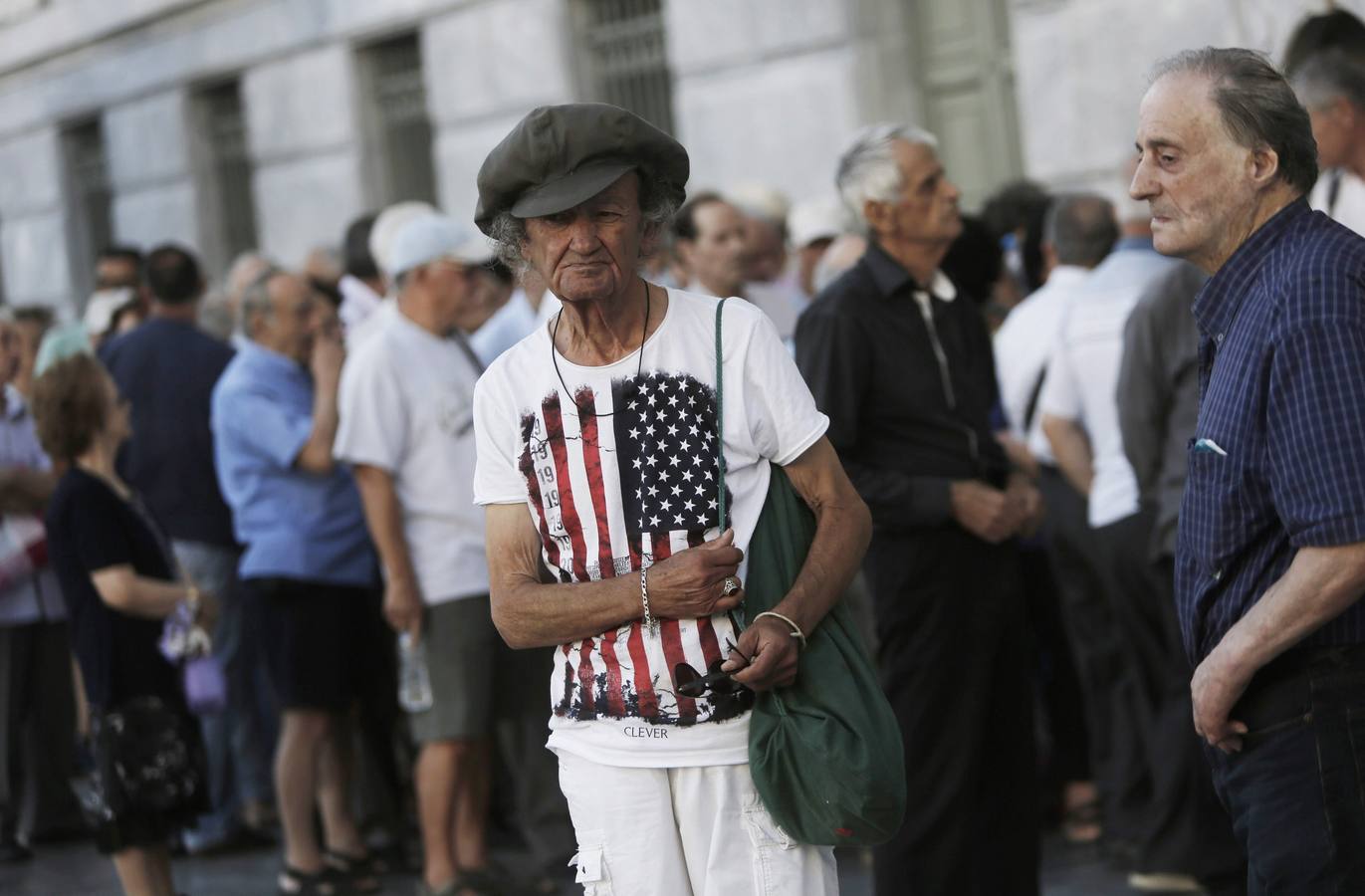 Colas en Grecia tras la apertura de los bancos