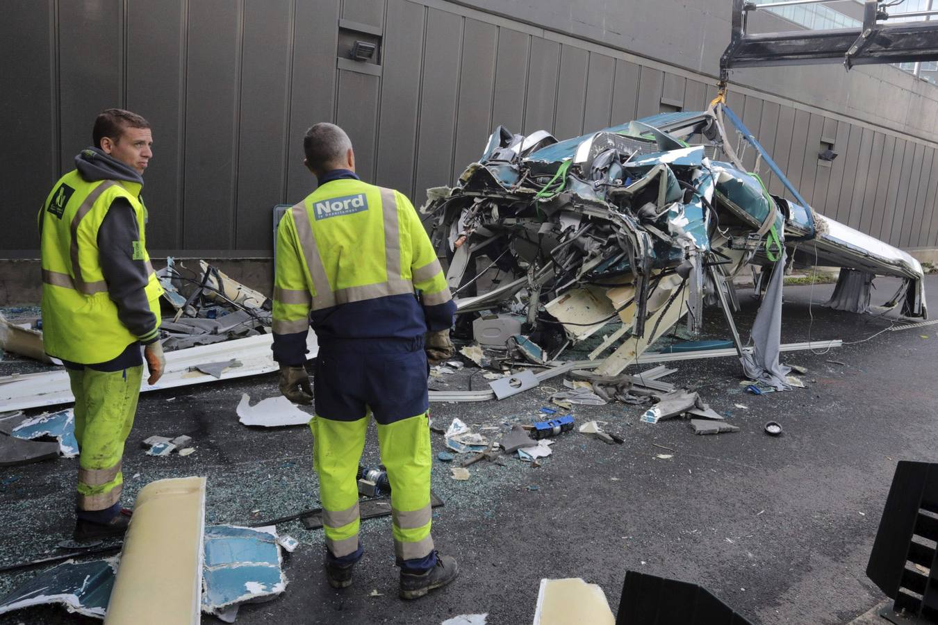 Espectacular accidente de autobús con jóvenes vascos en Lille (Francia)