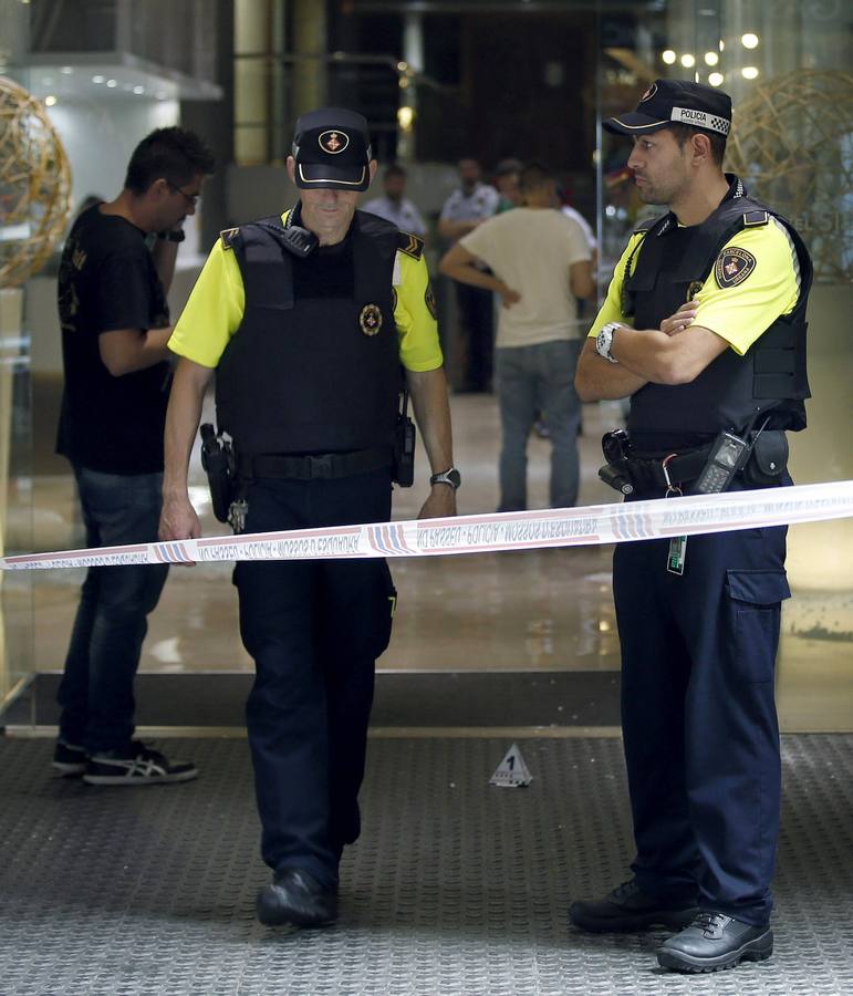 Un hombre efectúa disparos en las Ramblas de Barcelona y hiere dos personas