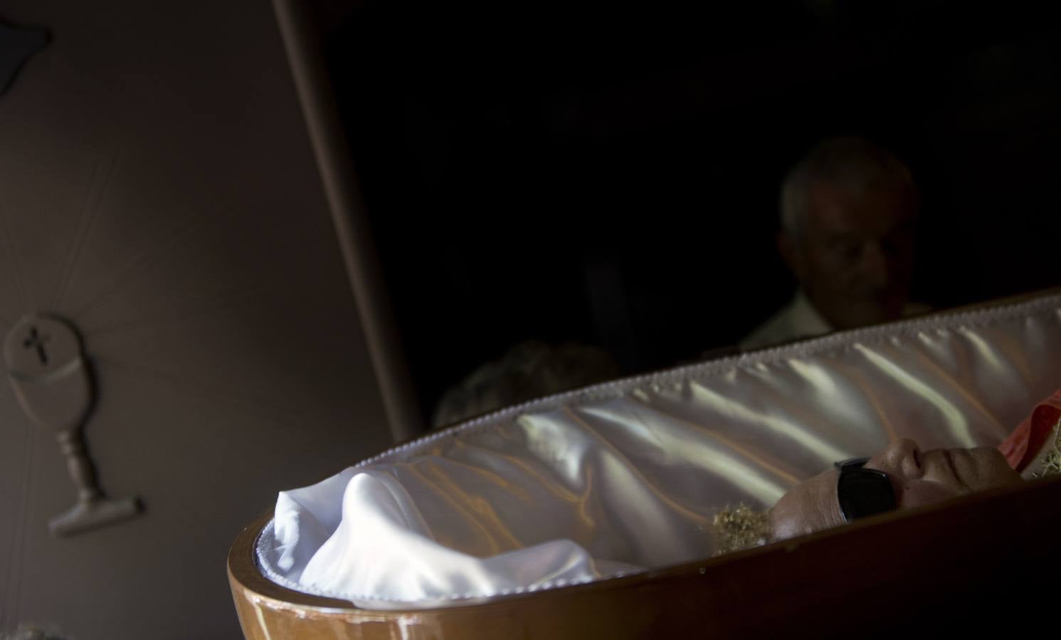 &#039;Los que vieron la muerte&#039;, la procesión de ataúdes abiertos de un pueblo gallego