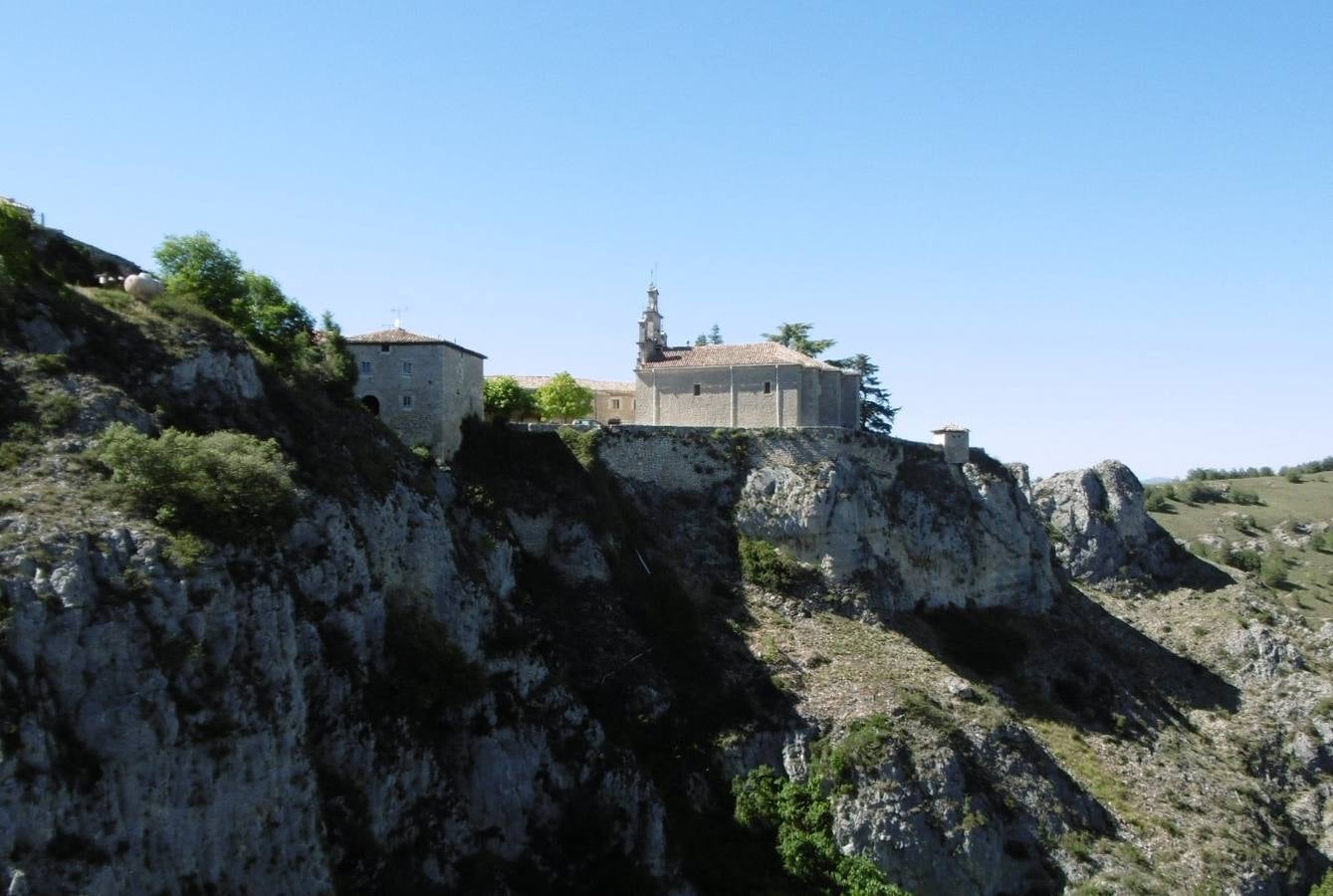 El santuario desde el llano.. 