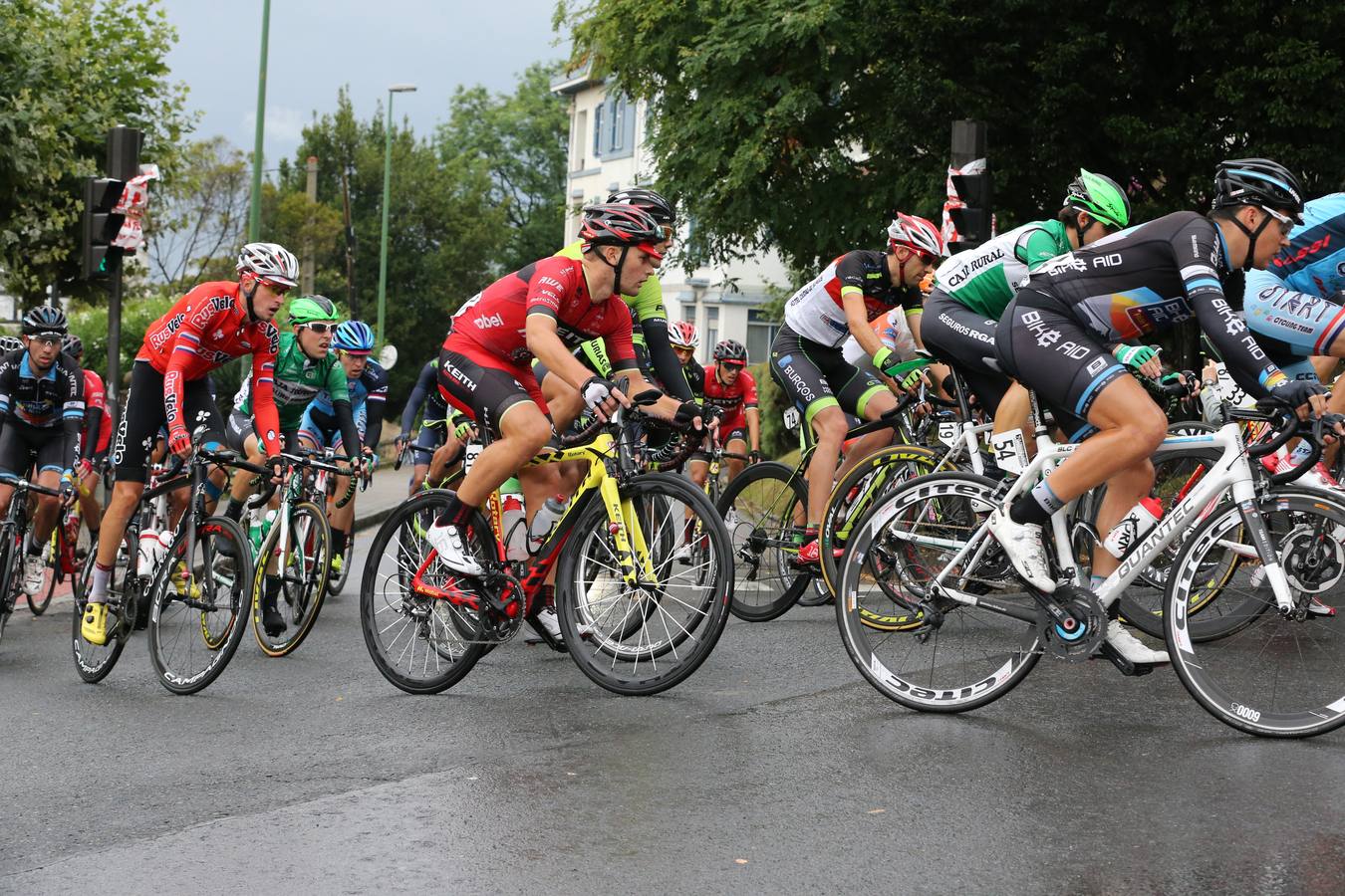 Nacer Bouhanni se impone en el Circuito de Getxo