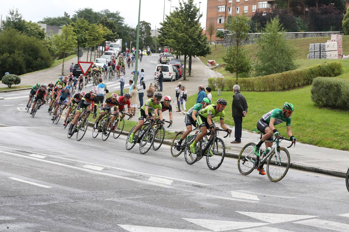 Nacer Bouhanni se impone en el Circuito de Getxo