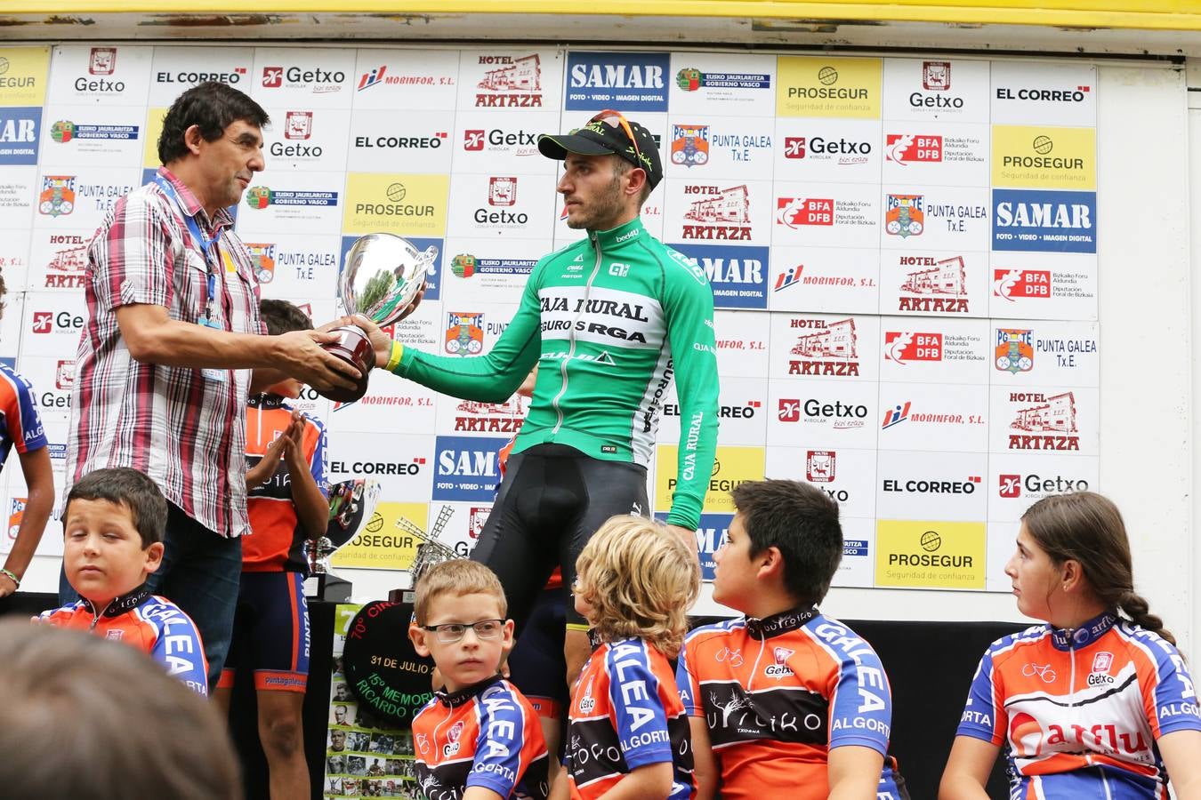 Nacer Bouhanni se impone en el Circuito de Getxo