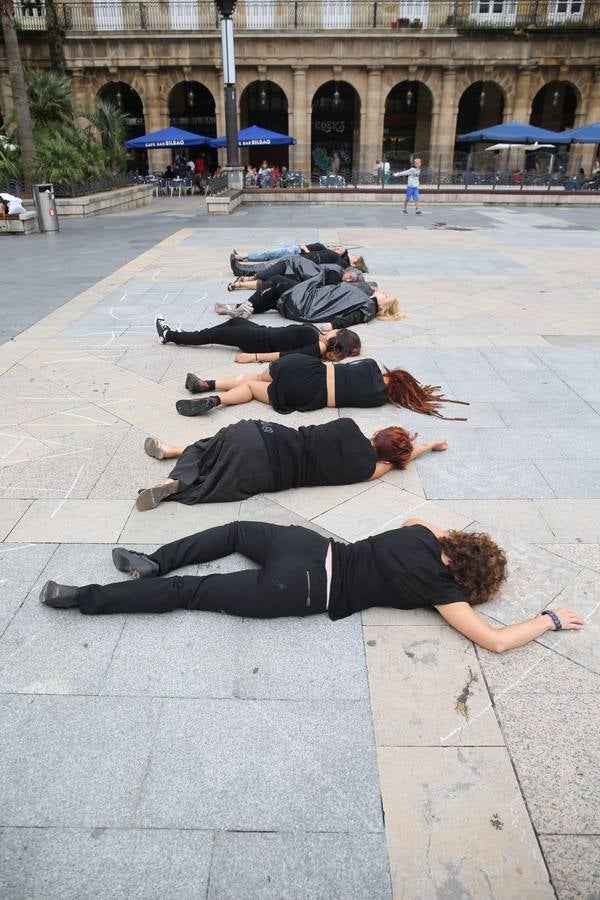 Mujeres de luto por la violencia de género