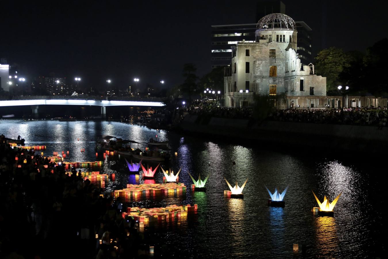 Los japoneses reviven el horror de Hiroshima