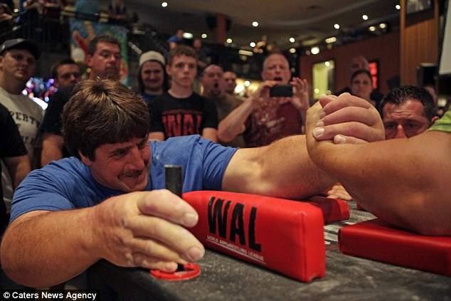 Popeye sí existe y se llama Jeff Dabe