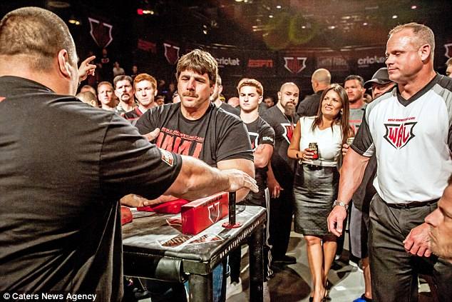 Popeye sí existe y se llama Jeff Dabe