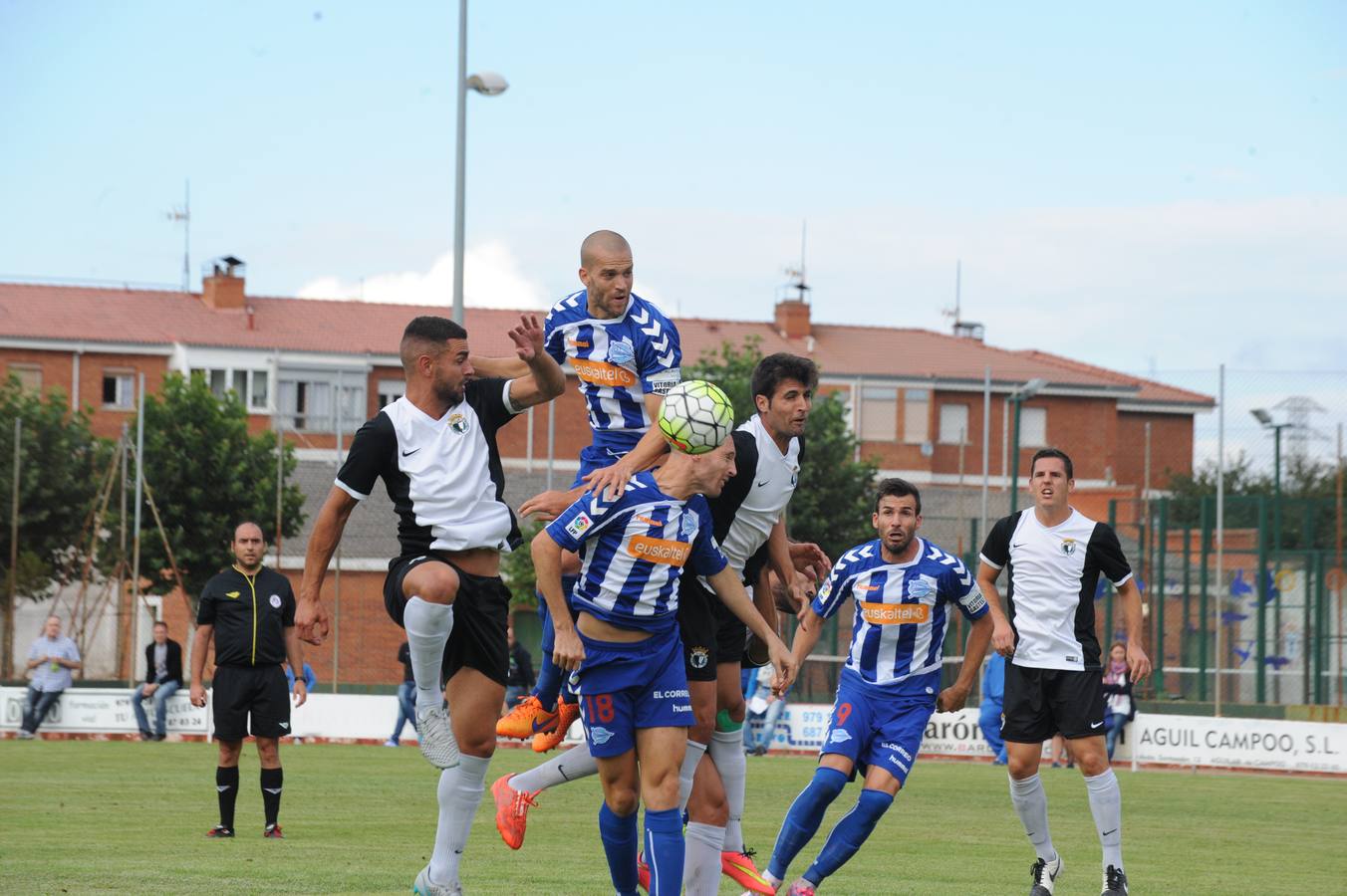 El Alavés termina la pretemporada con una nueva derrota