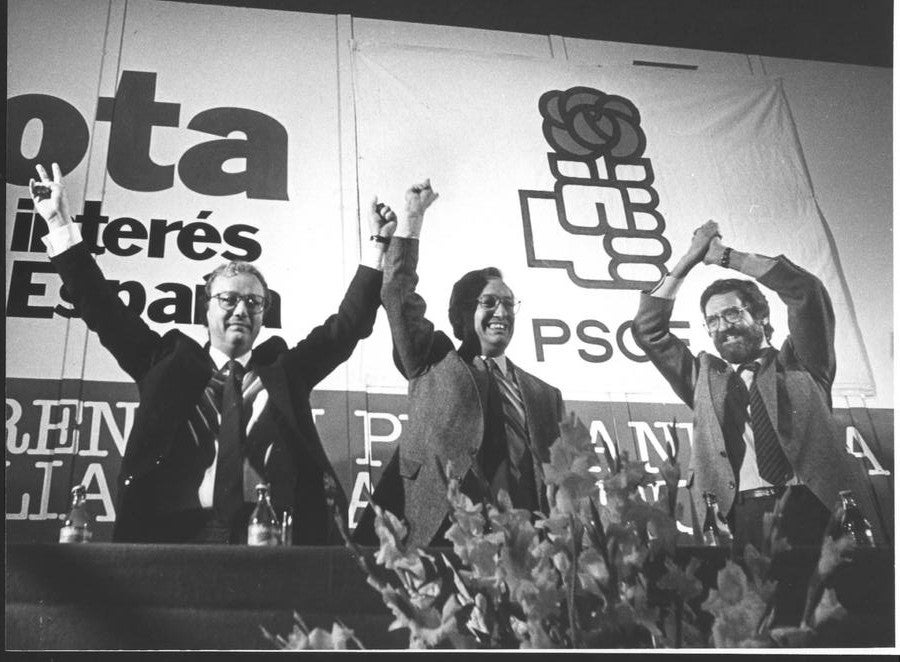 Txiki Benegas, Luis Solana y Ricardo García Damborenea celebran el triunfo electoral de 1986.