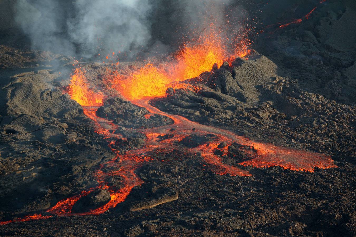 Entra en erupción el volcán Piton de la Fournaise