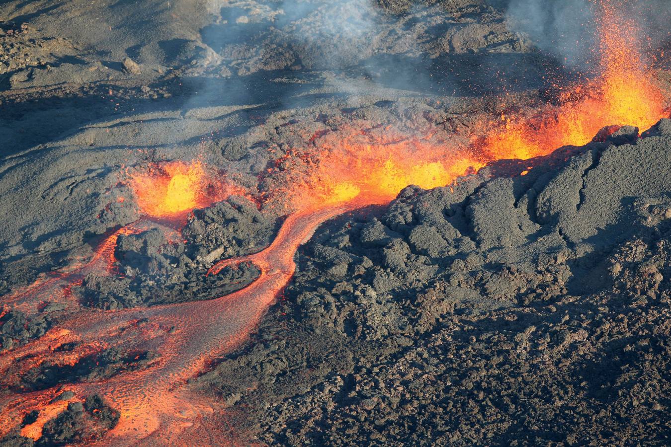 Entra en erupción el volcán Piton de la Fournaise