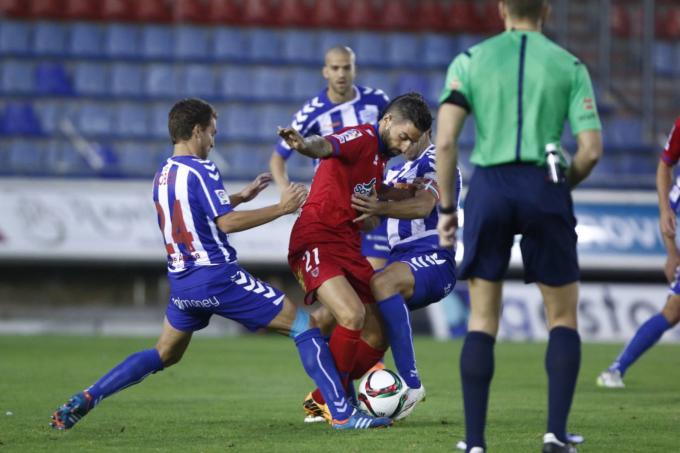 Partido de Copa entre el Numancia y el Alavés