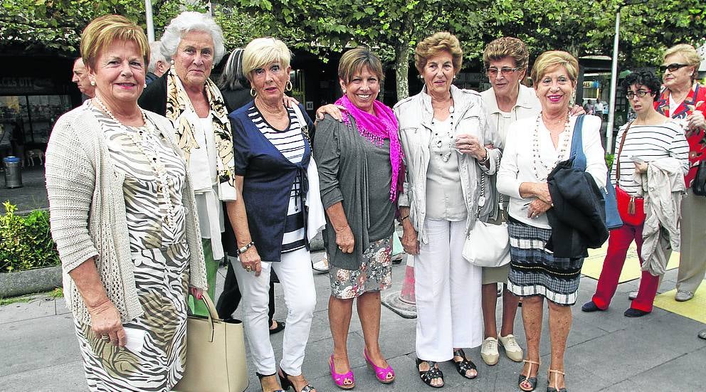 Maite Somokurzio, María Luisa Paraíso, Rosa Barrio, Inés Imaz, Charo Moreno, María Luisa Urza y Concha González.
