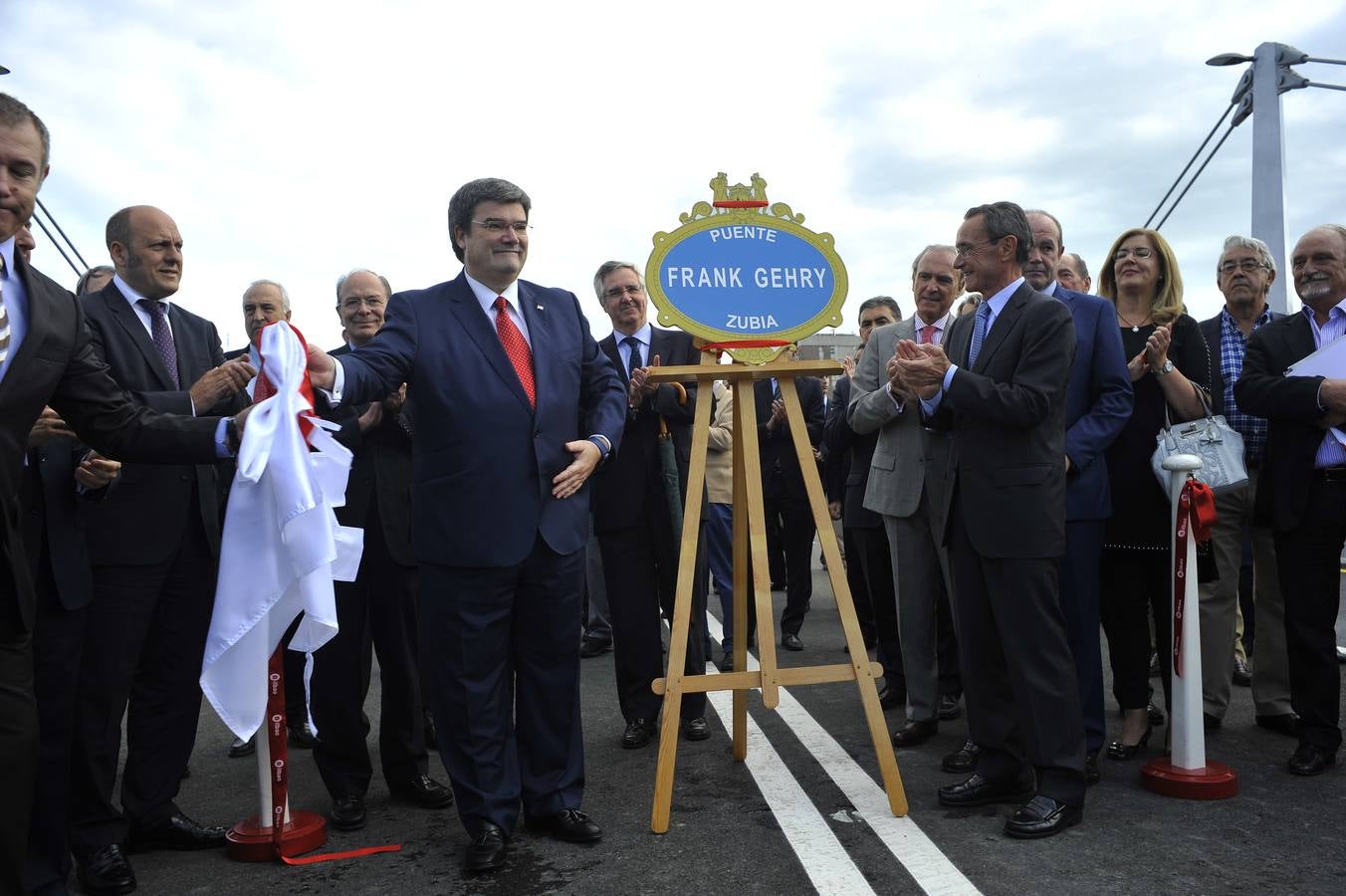 La inauguración del puente de Frank Gehry en imágenes