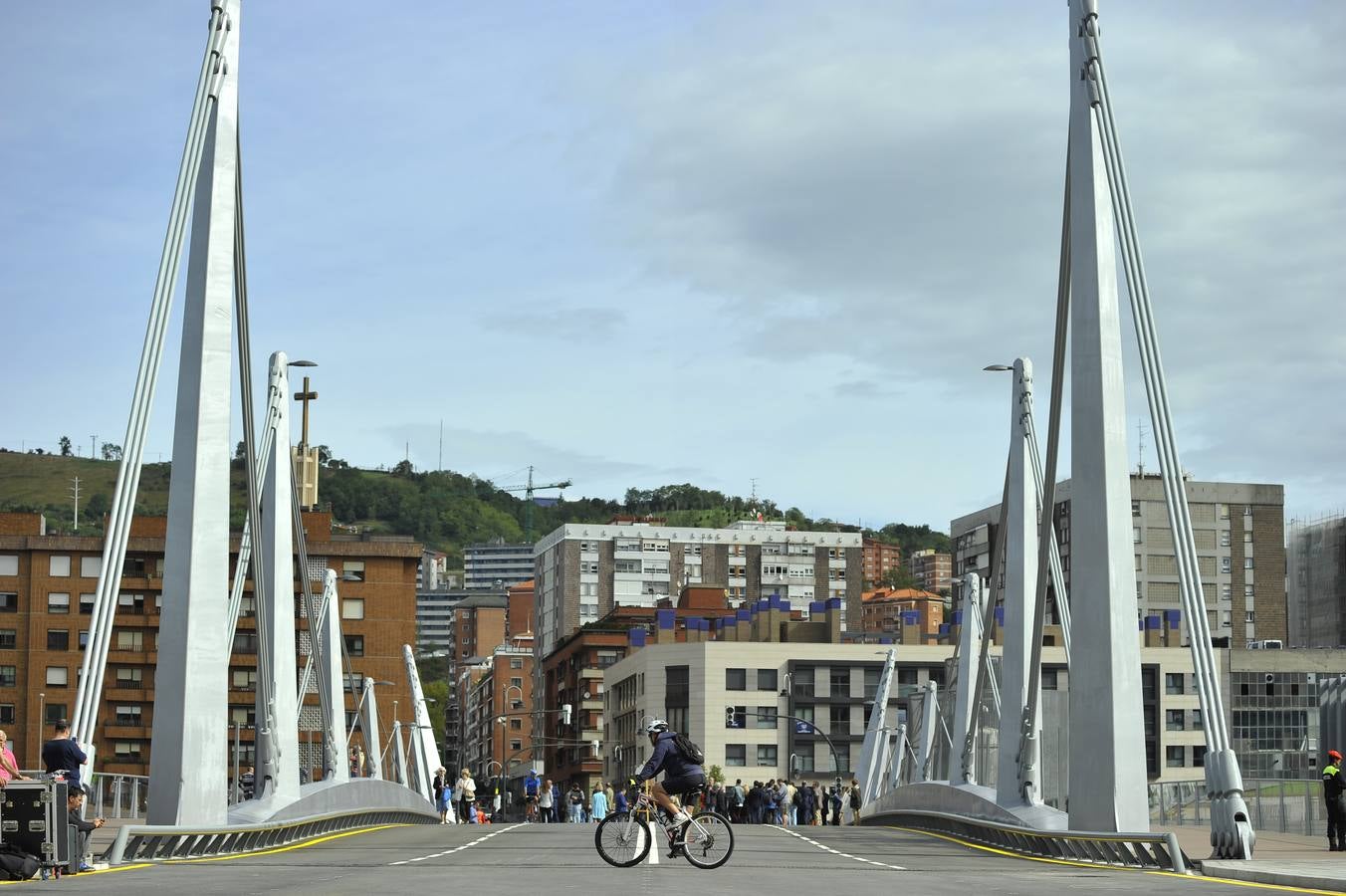 La inauguración del puente de Frank Gehry en imágenes