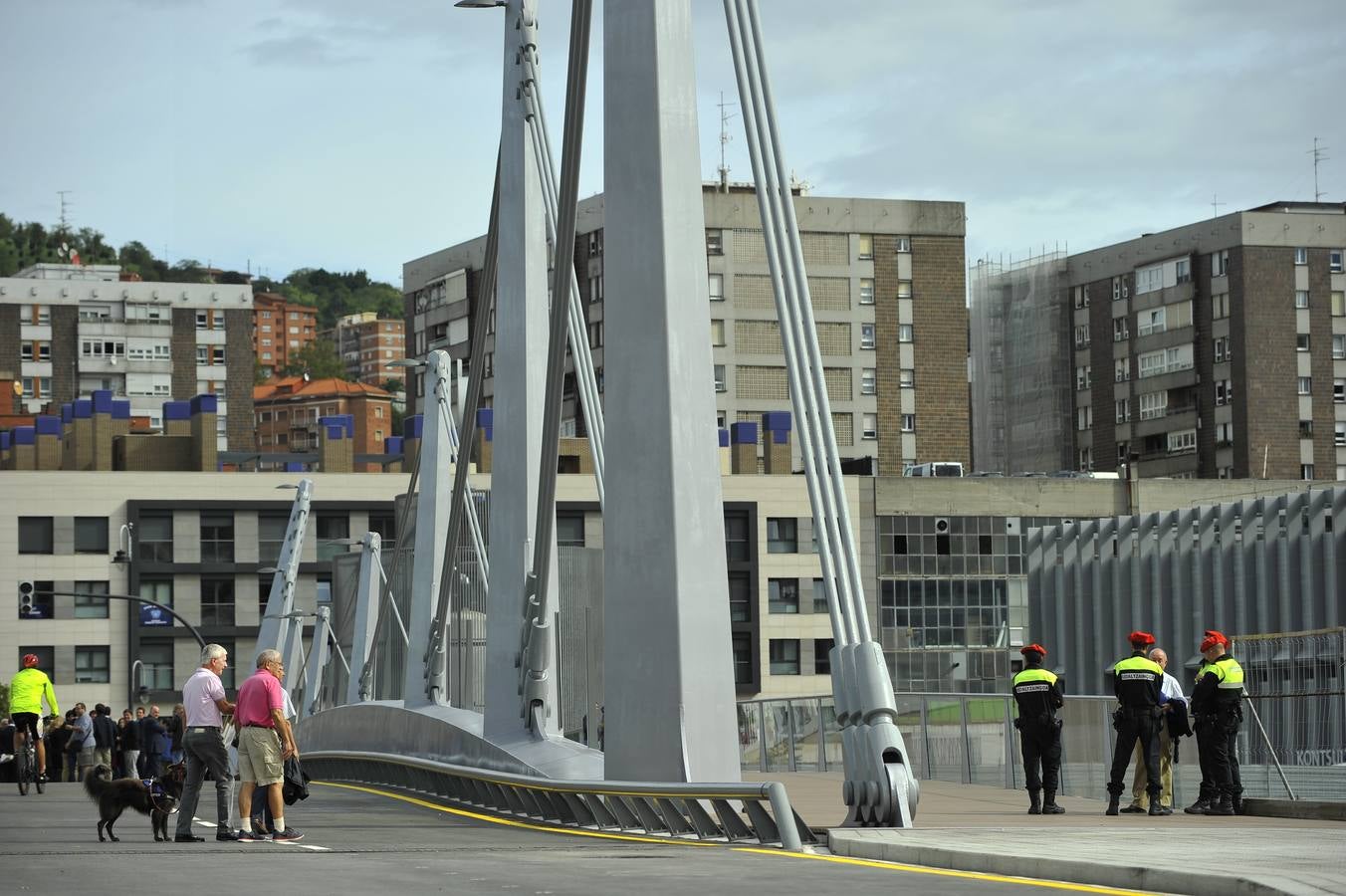 La inauguración del puente de Frank Gehry en imágenes