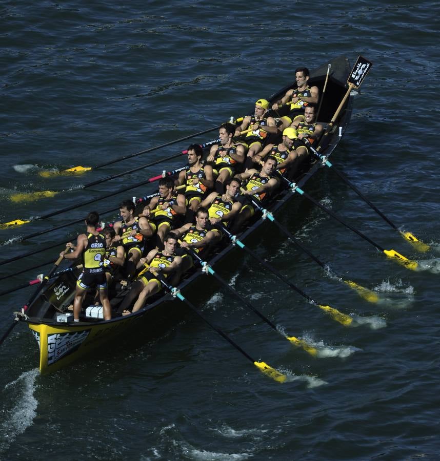 Kaiku gana en la ría de Bilbao